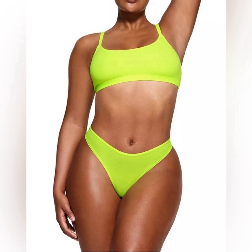 Skims Fits Everybody Scoop Bralette in Lime (neon yellow green)